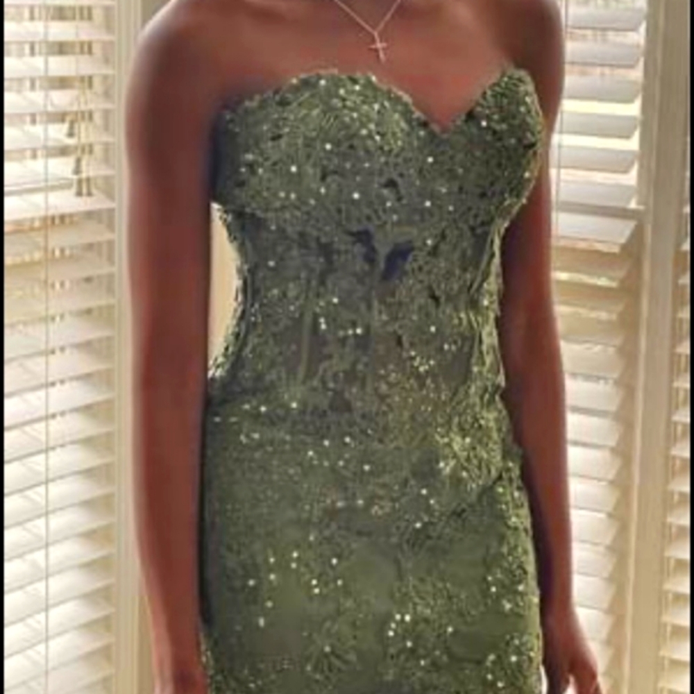 Prom/Pageant Gown - Picture 2 of 4